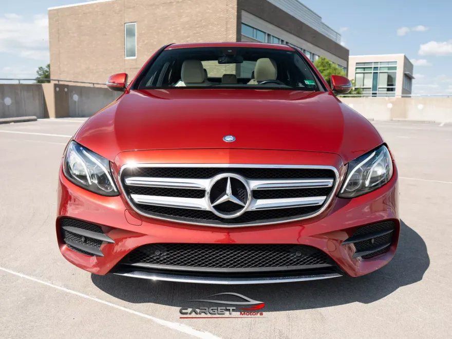 2017 Mercedes Benz E 300 4MATIC photo 1