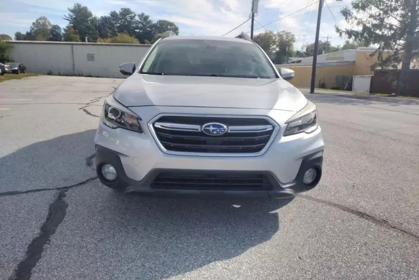 2018 Subaru Outback 3.6R Limited photo 1