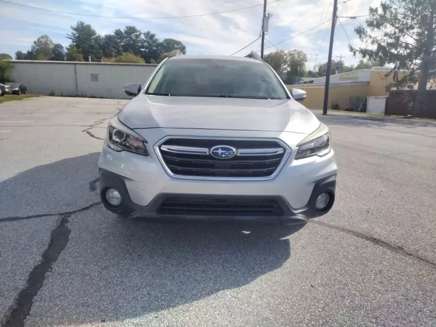 2018 Subaru Outback 3.6R Limited photo 1