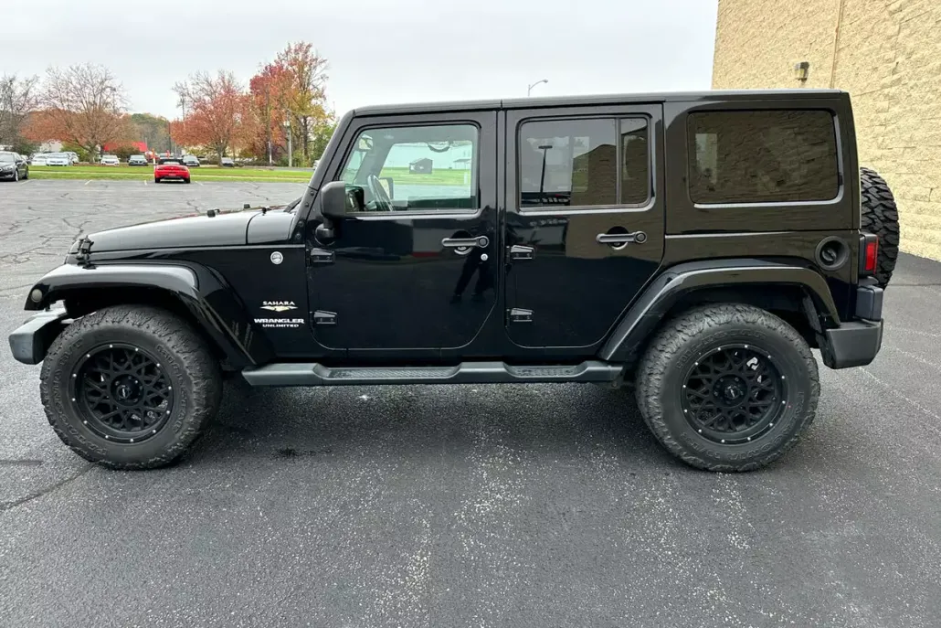 2014 Jeep Wrangler Unlimited Sahara photo 1
