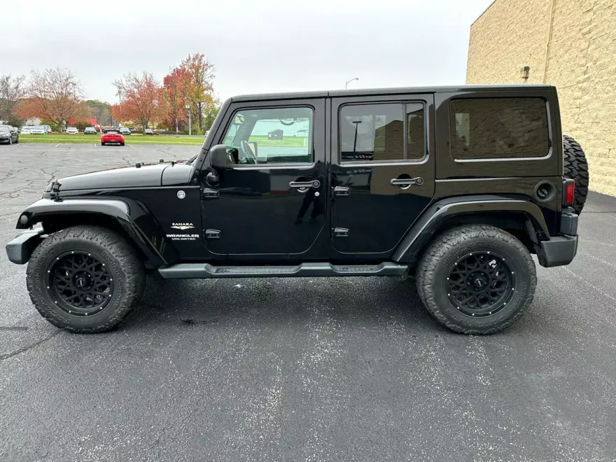 2014 Jeep Wrangler Unlimited Sahara photo 1