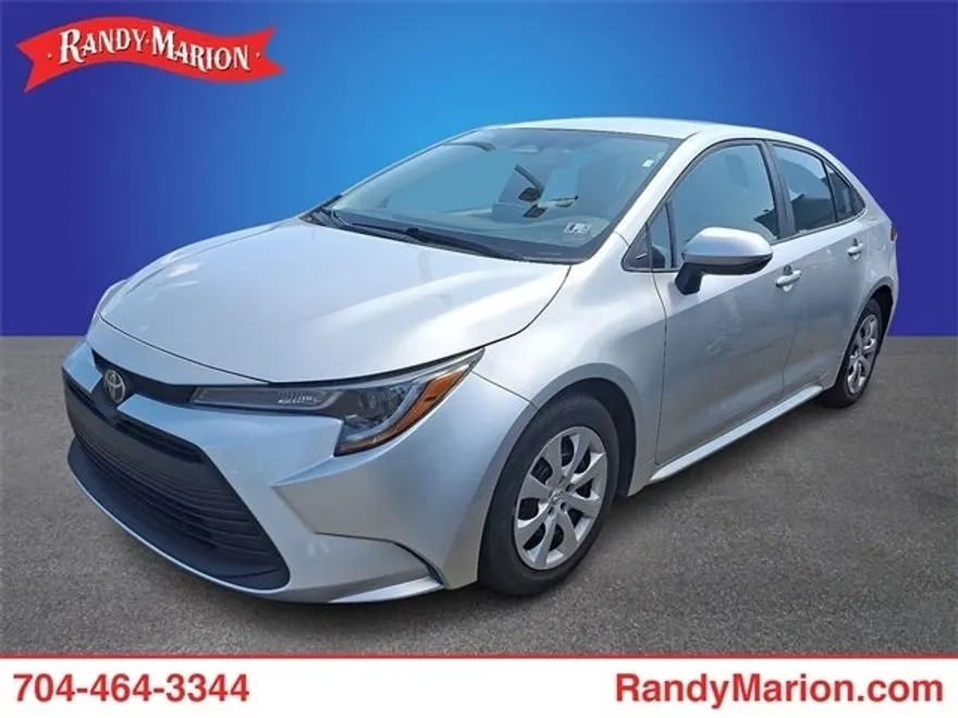2023 Toyota Corolla LE photo 1