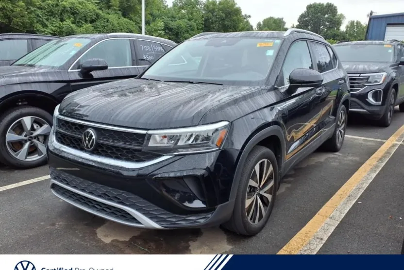 2022 Volkswagen Taos SE photo 1