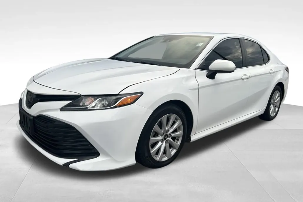 2020 Toyota Camry LE photo 1