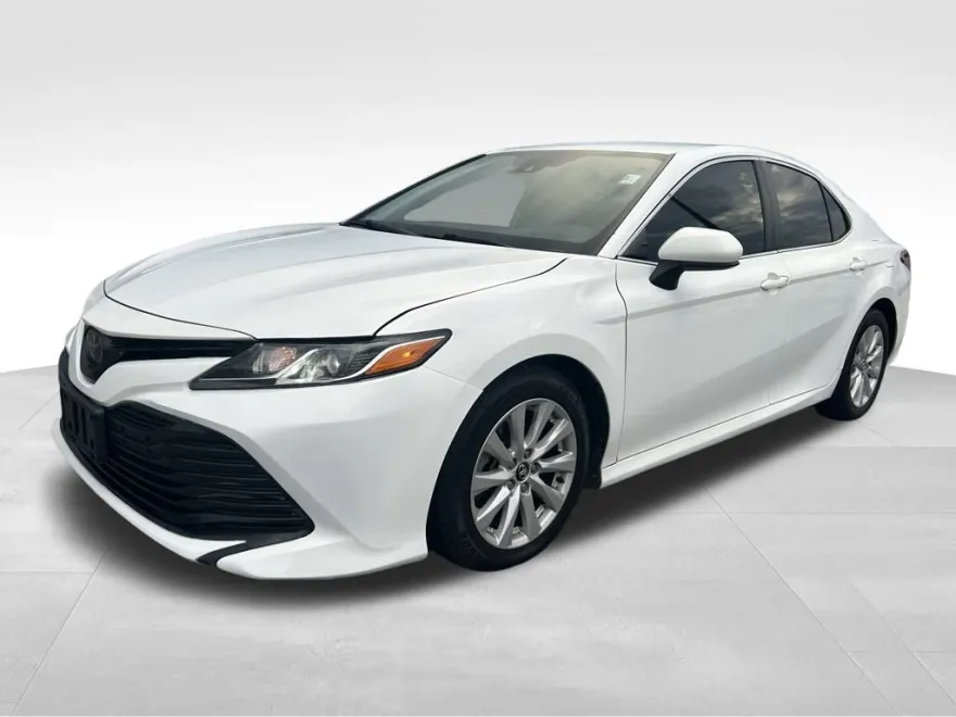 2020 Toyota Camry LE photo 1