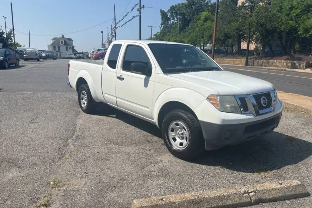 2015 Nissan Frontier S photo 1