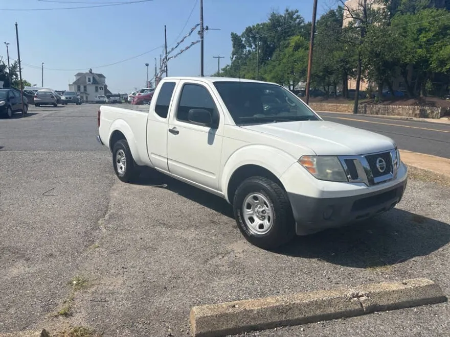 2015 Nissan Frontier S photo 1