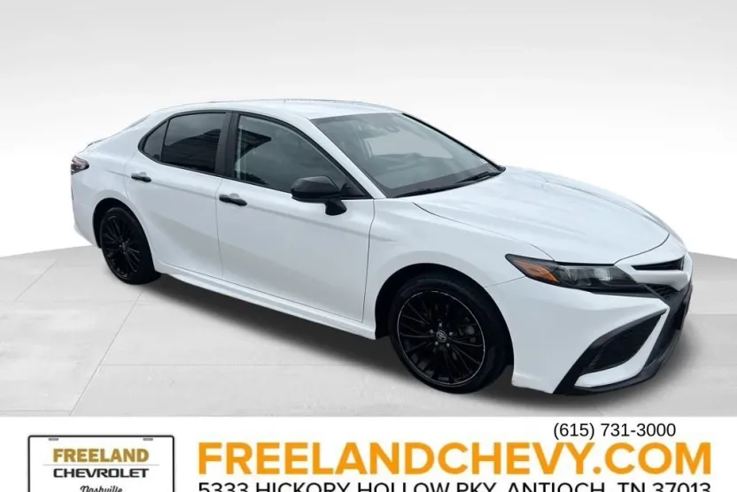 2021 Toyota Camry SE photo 1