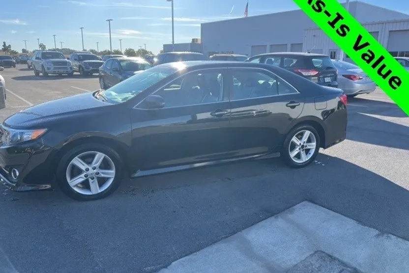 2014 Toyota Camry SE photo 1