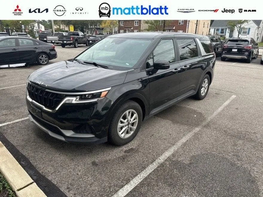 2024 Kia Carnival LX photo 1