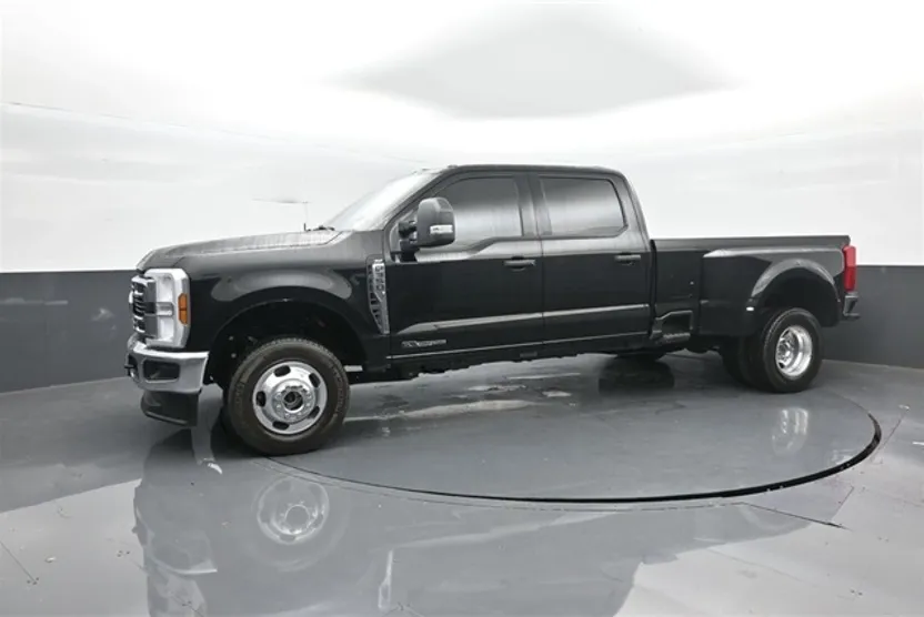 2025 Ford F-350 XLT photo 1