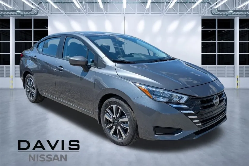 2025 Nissan Versa 1.6 SV photo 1