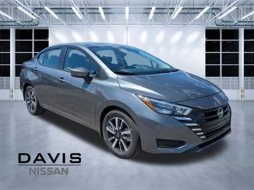 2025 Nissan Versa 1.6 SV photo 1