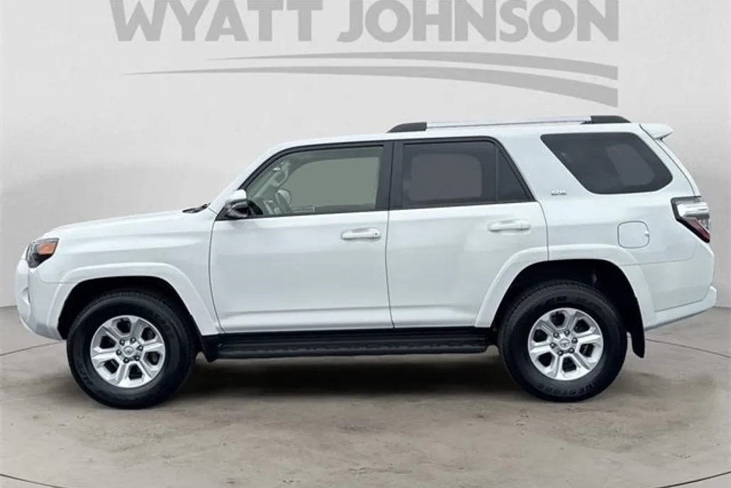 2024 Toyota 4Runner SR5 Premium photo 1