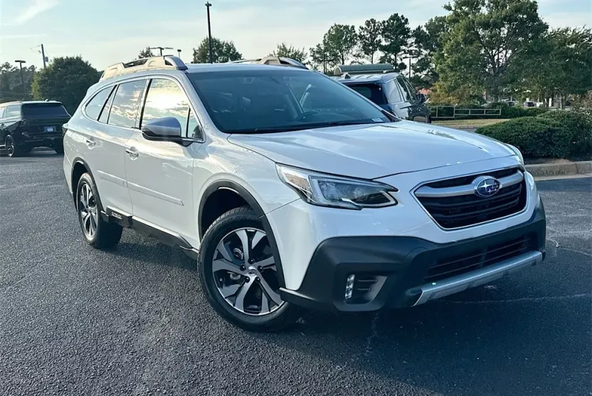 2020 Subaru Outback Touring photo 1
