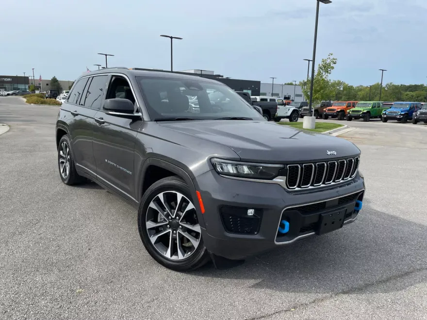 2023 Jeep Cherokee Overland 4xe photo 1