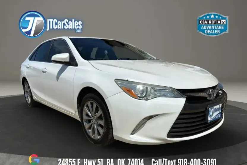 2015 Toyota Camry XLE photo 1