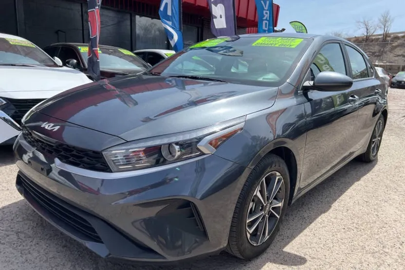 2024 Kia Forte LXS photo 1