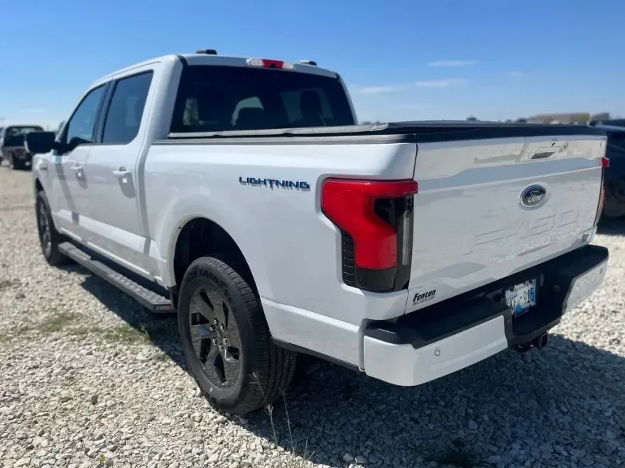 2023 Ford F-150 Lightning XLT photo 1