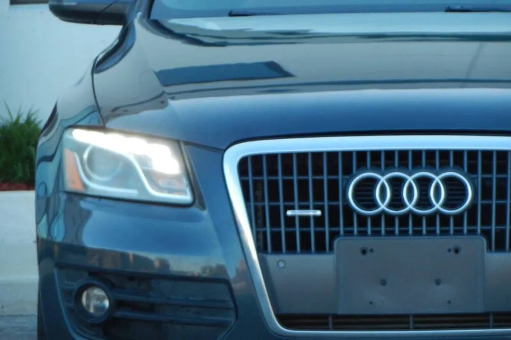 2011 Audi Q5 2.0T Premium Plus photo 1