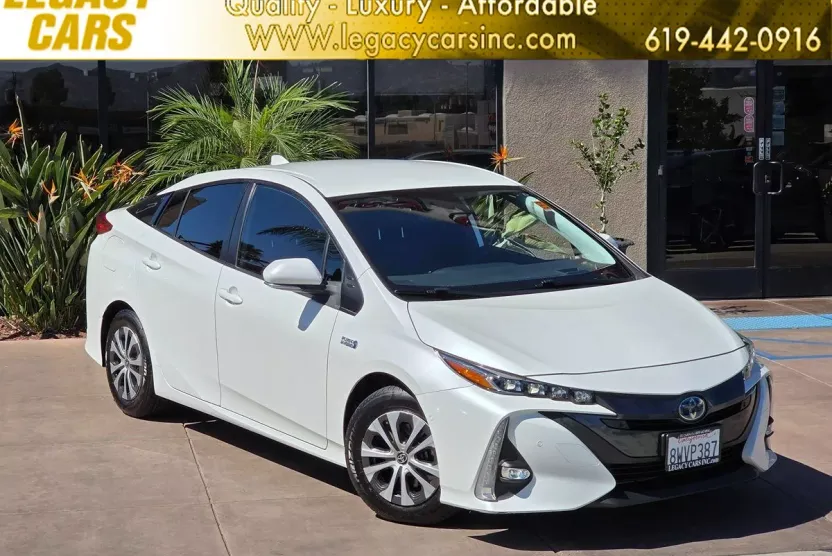 2021 Toyota Prius Prime Limited photo 1