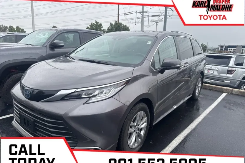 2023 Toyota Sienna Limited photo 1