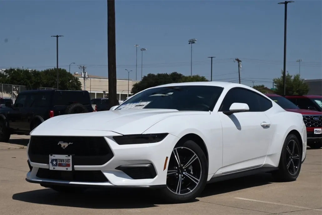 2025 Ford Mustang EcoBoost photo 1