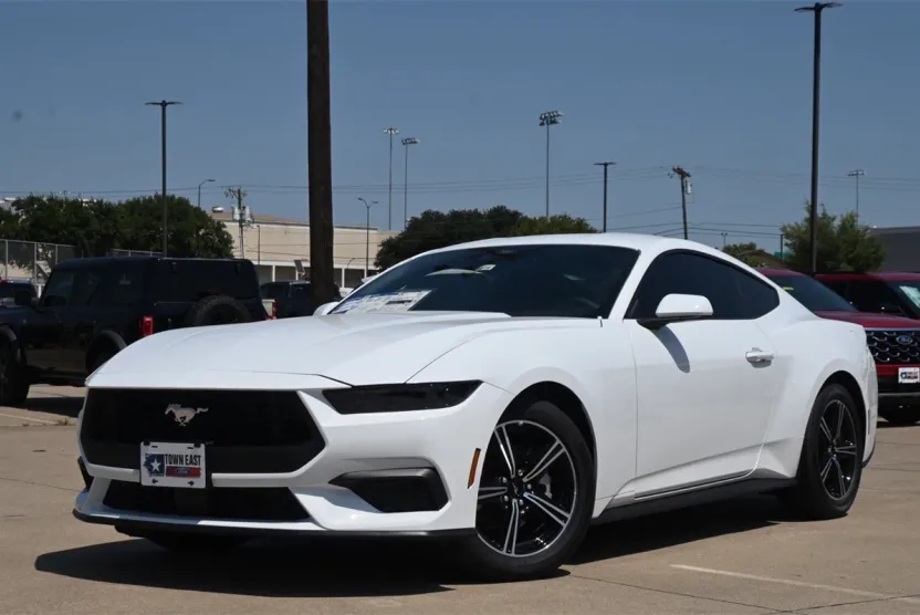 2025 Ford Mustang EcoBoost photo 1
