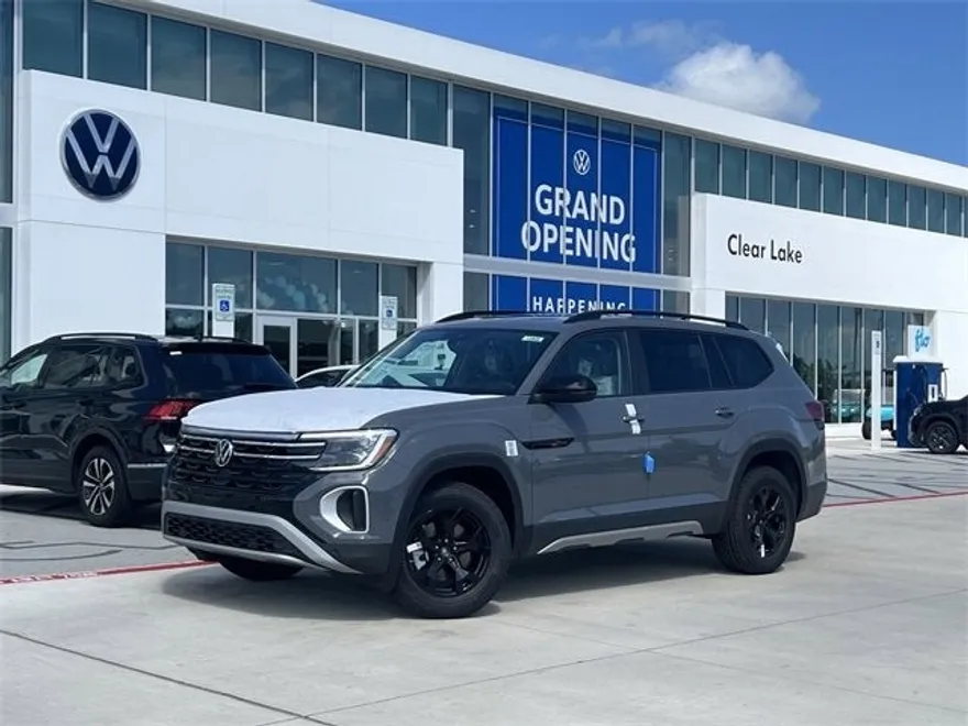 2025 Volkswagen Atlas Peak Edition SE photo 1