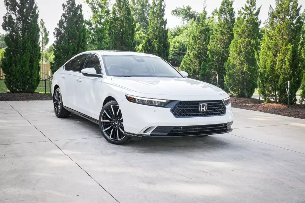 2025 Honda Accord Hybrid Touring photo 1
