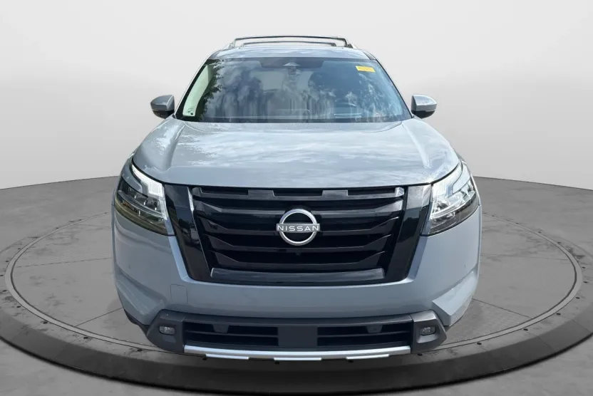 2024 Nissan Pathfinder Platinum photo 1