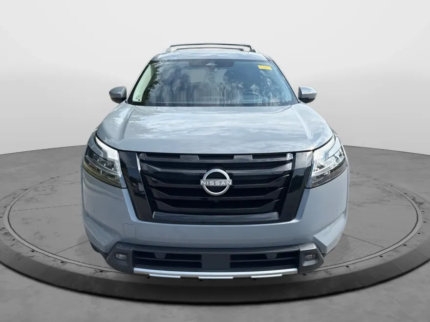 2024 Nissan Pathfinder Platinum photo 1