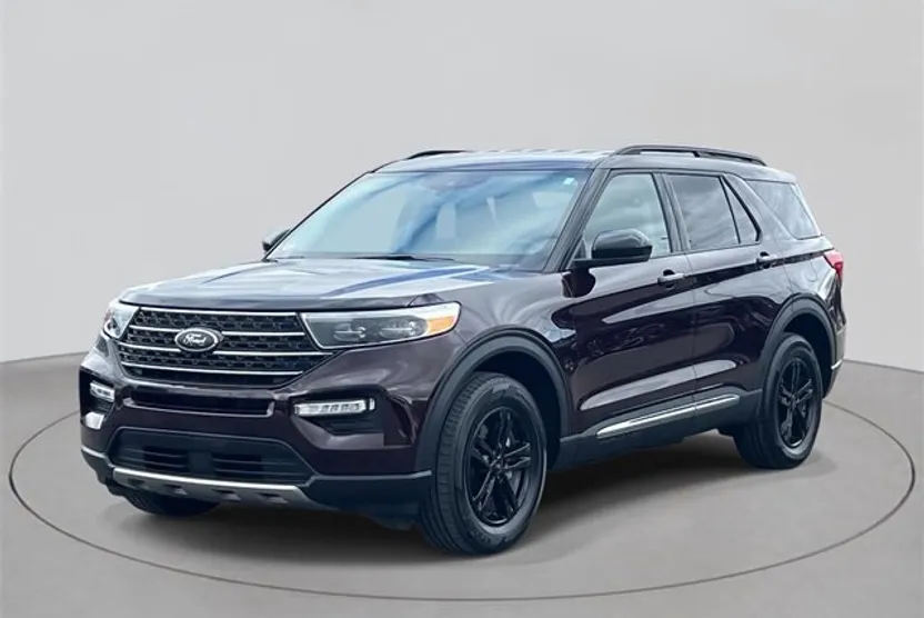 2023 Ford Explorer XLT photo 1
