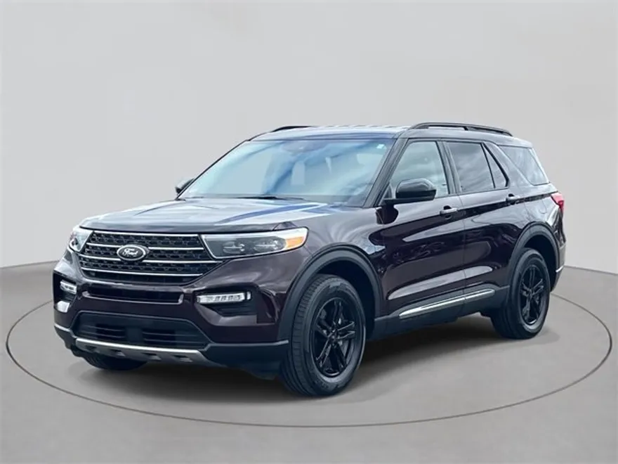 2023 Ford Explorer XLT photo 1