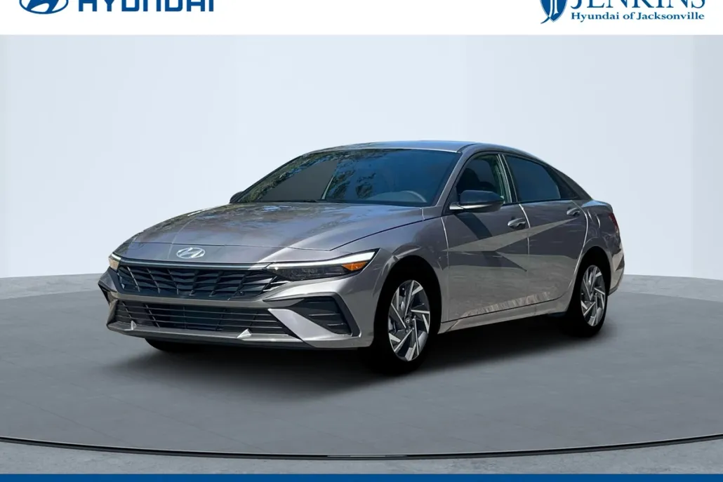 2025 Hyundai Elantra SEL Sport photo 1