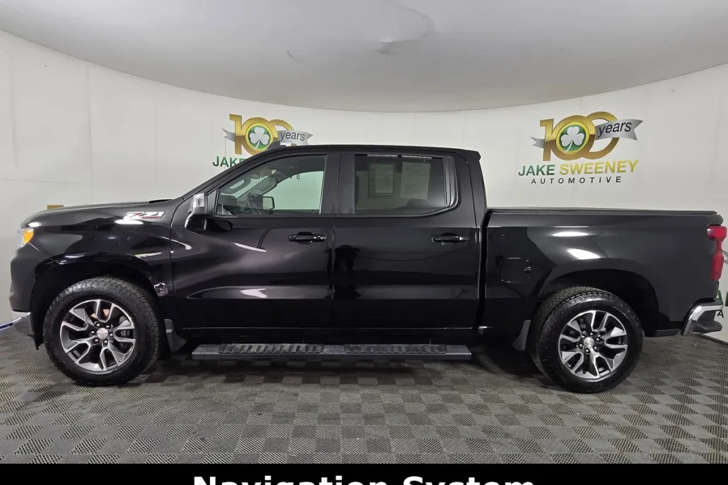 2022 Chevrolet Silverado 1500 LT photo 1