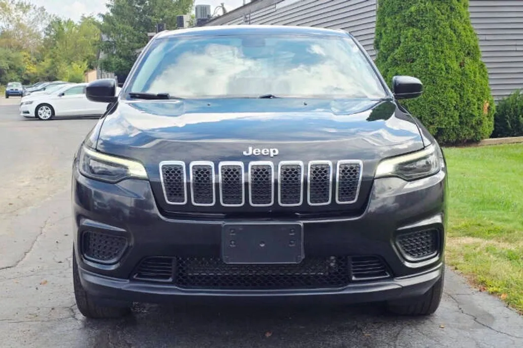 2019 Jeep Cherokee Sport photo 1