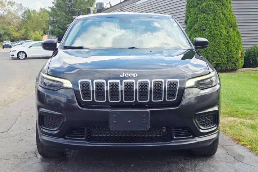 2019 Jeep Cherokee Sport photo 1