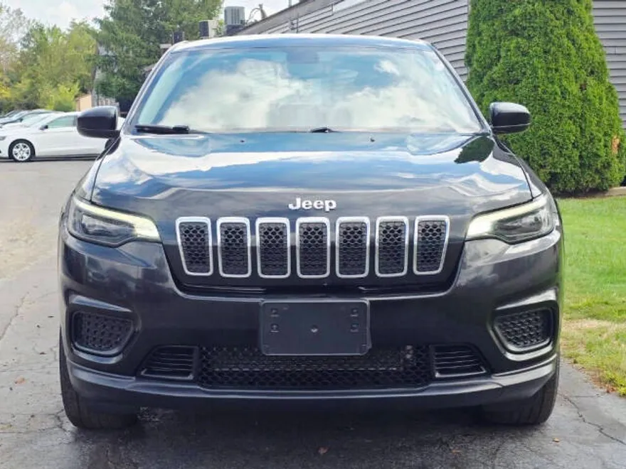 2019 Jeep Cherokee Sport photo 1