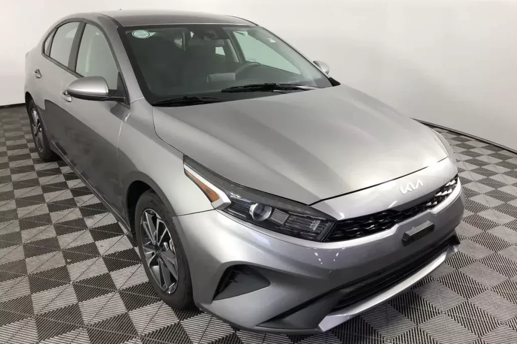 2024 Kia Forte LXS photo 1