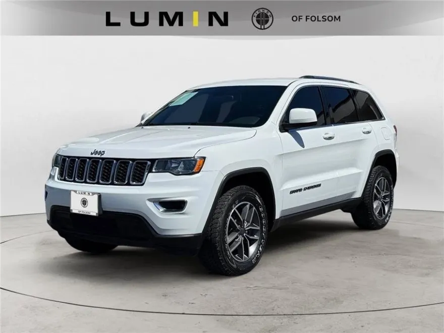 2019 Jeep Grand Cherokee Laredo E photo 1