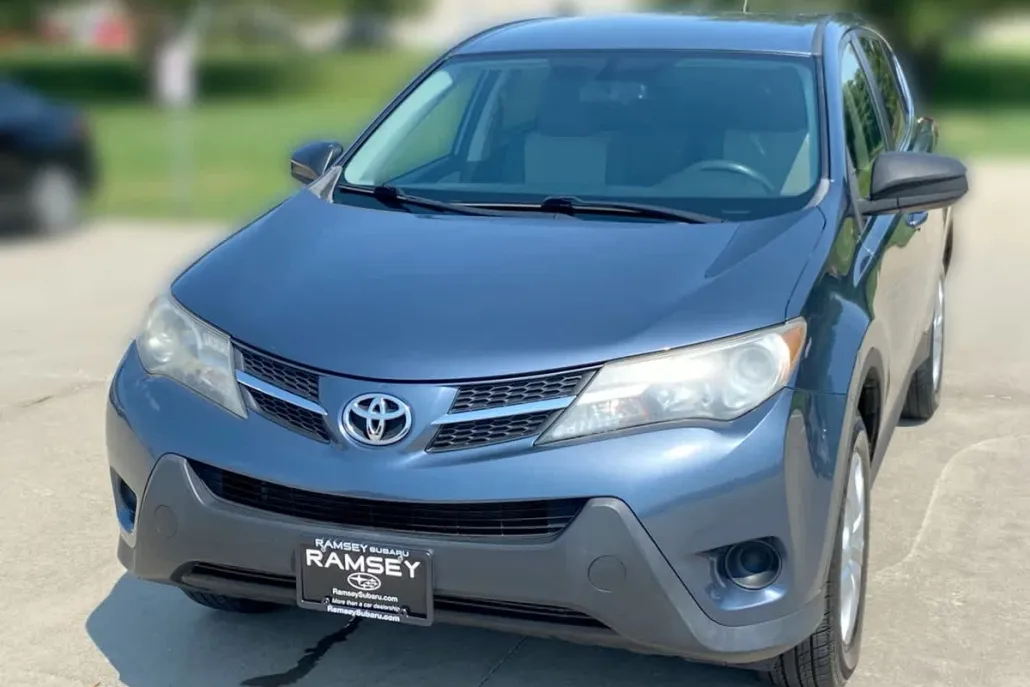 2014 Toyota RAV4 LE photo 1