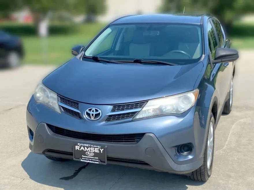 2014 Toyota RAV4 LE photo 1