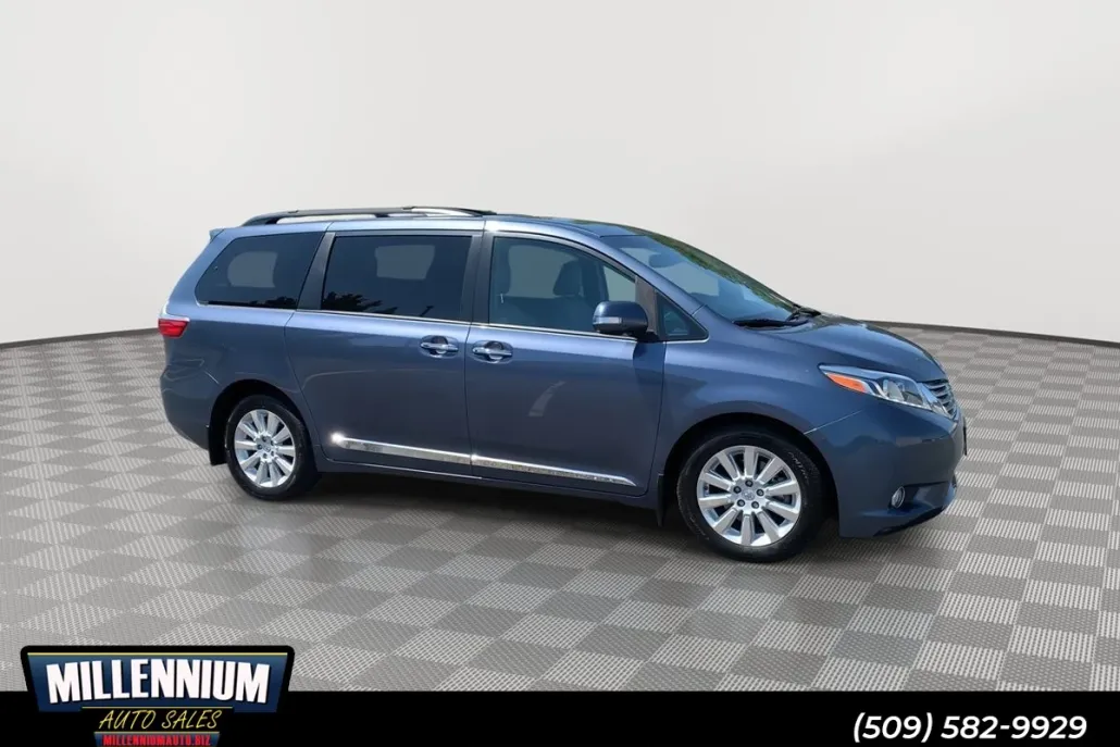 2016 Toyota Sienna XLE photo 1