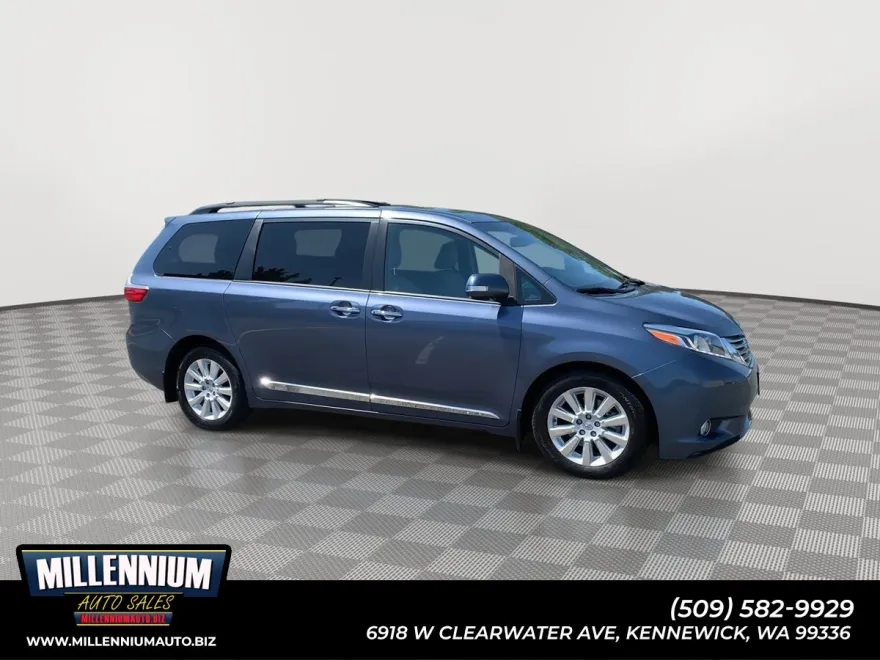 2016 Toyota Sienna XLE photo 1