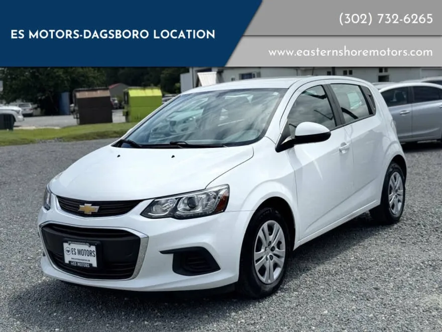 2017 Chevrolet Sonic LT photo 1