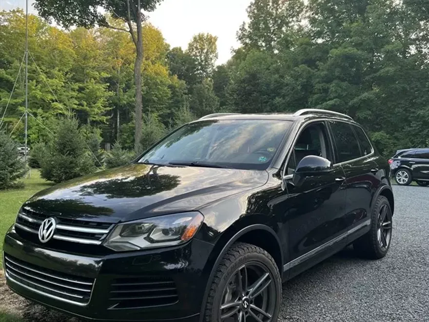 2011 Volkswagen Touareg V6 TDI photo 1