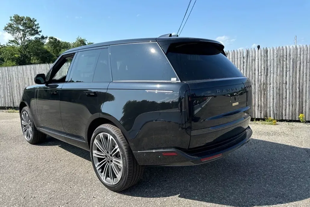 2025 Land Rover Range Rover SE photo 1