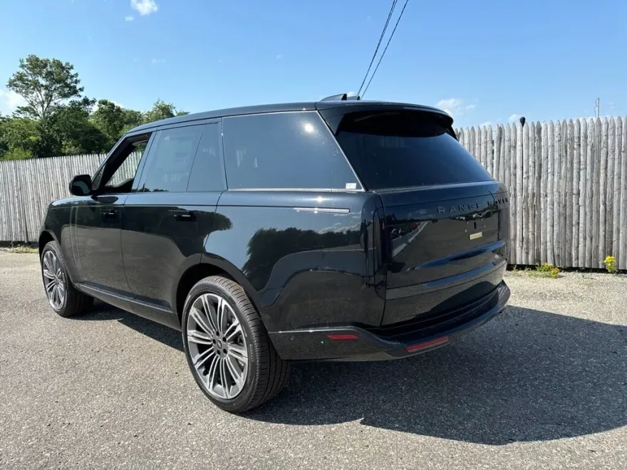 2025 Land Rover Range Rover SE photo 1