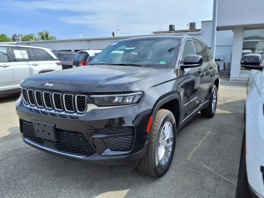 2025 Jeep Grand Cherokee Laredo X photo 1